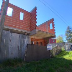 Robles del Monarca, Pilar. El Ombu 2250