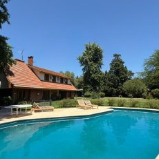 Casa En Venta En Pilar, Pileta, 7000 M2 De Terreno. 5 Habitaciones. Apto Credito