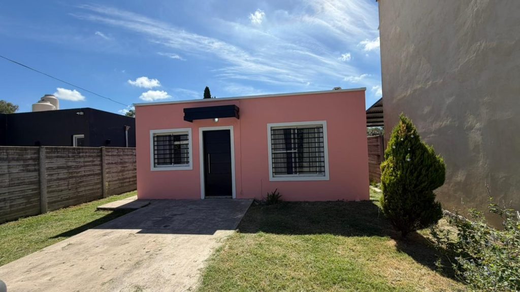 Las Azucenas 1600, Pilar.