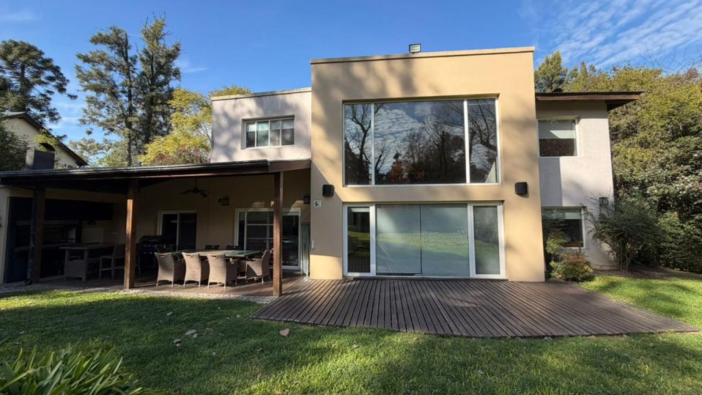 Casa En Venta, Pilar Joven.